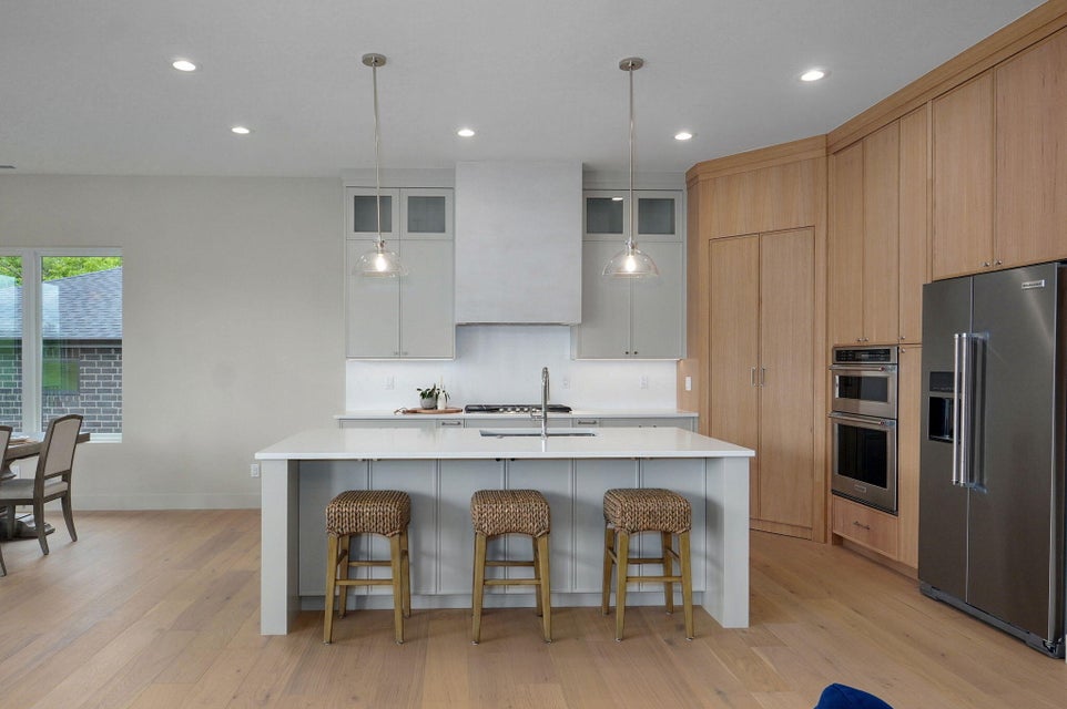 Handcrafted cabinetry installation - Veto project